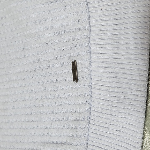 Hollister Sweater - Picture 4 of 8